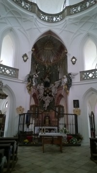 oltář kostela.