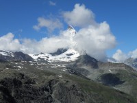 Matterhorn se halí do mraků.