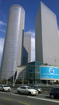 mrakodrapy v Tel Avivu  - Azrieli Center.