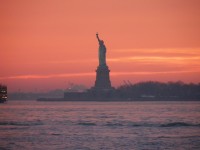 Slečna Liberty při západu slunce.