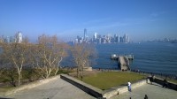 Pohled ze sochy Svobody na Manhattan.