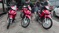 Naše motorky na začátku jízdy v Ha Giangu.