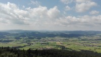 Výhled z rozhledny do Rakouska.