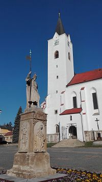 Náměstí Svobody se sochou sv. Václava.