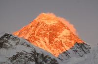 Západ slunce na Mount Everestu - jeden z vrcholů treku.