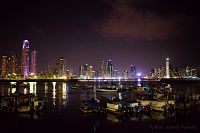 Panamský přístav v noci.