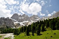 Horské údolí u rifugia Stella Alpina.