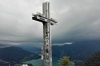 Vrcholový kříž Drachenwandu.