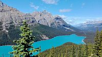 Peyto Lake - smaragdové jezero v kanadských Rockies.