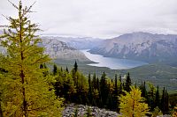 Minnewanka Lake z C- Level trailu.