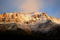 Svítání u Moraine Lake.