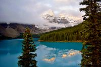 Východ slunce u Moraine Lake.