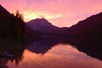 Západ slunce u Vorderer Langbathsee.