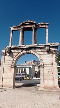 Hadriánova brána.