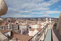 Catanie a Etna z ochozu kupole kostela sv. Agáty.