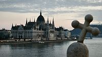 Maďarský parlament z Margaretina mostu.