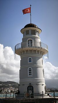 Maják v alanyjském přístavu.