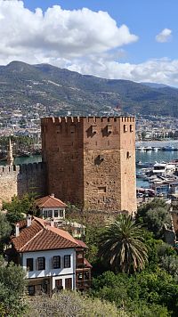 Červená věž v Alanyi.