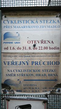 Cyklostezka přes Masarykovo zdymadlo.