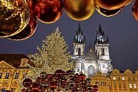 Vánoční trhy na Staroměstském náměstí v Praze.