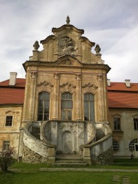 klášterní budova.