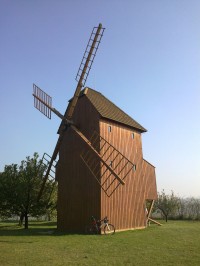 Větrný mlýn u Starého Poddvorova.