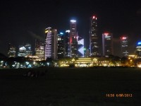 Noční Singapur.