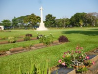Spojenecký válečný hřbitov Don Rak v Kanchanaburi.