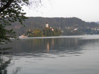 Slovinský Bled - město, jezero a hrad.