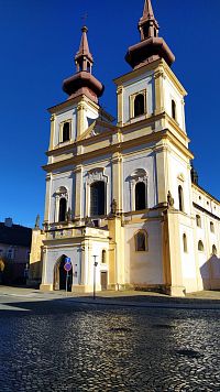 Děkanský kostel Povýšení sv. Kříže na Mírovém náměstí
