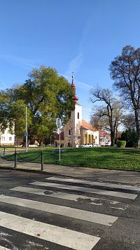 Löschnerovo náměstí s pravoslavným kostelem sv. Anny v Kadani
