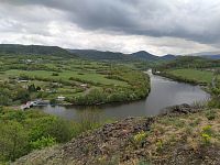 Pohled na část řeky nad malou kadaňskou přehradou