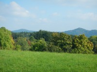 KKrásný podzimní výhled - vlevo Kumburk, vpravo Bradlec.
