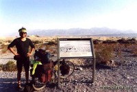 Na kole skrze Údolí Smrti