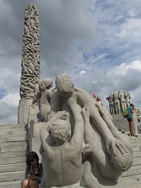 Frognerův park, Oslo - obelisk složený z lidských těl