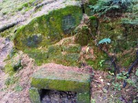 kamenná lavička z 19.století