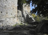Frýdštejn, schody mezi horní a dolní části hradu
