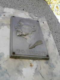Hliněný Újezd, deska na pomníku padlým