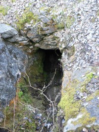 Vápenice, vstup do jeskyně 