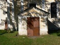 Vitějovice, vchod do kostela