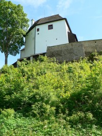 Seeberg, pohled na hrad z údolí potoka