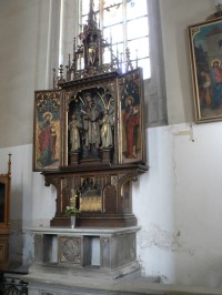 Cheb, oltář v boční lodi kostela sv. Mikuláše