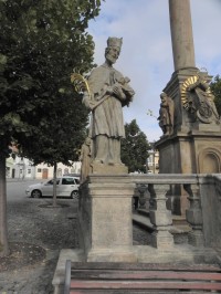 Klášterec nad Ohří, socha sv. Jana z Nepomuku na náměstí