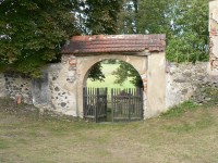 Ves, barokní brána hřbitova