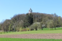 Zámek Humprecht, pohled od silnice ke hřbitovu