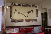 Jičín, náměstí na stěně kavárny