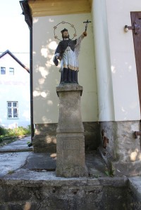 Hoslovice, socha sv. Jana z Nepomuku u kaple