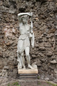 Náchod, socha v zámecké zahradě