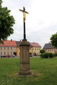Česká Skalice, kříž na náměstí