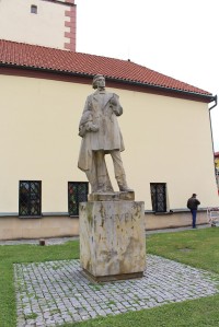 Dobruška, socha F. L. Věka